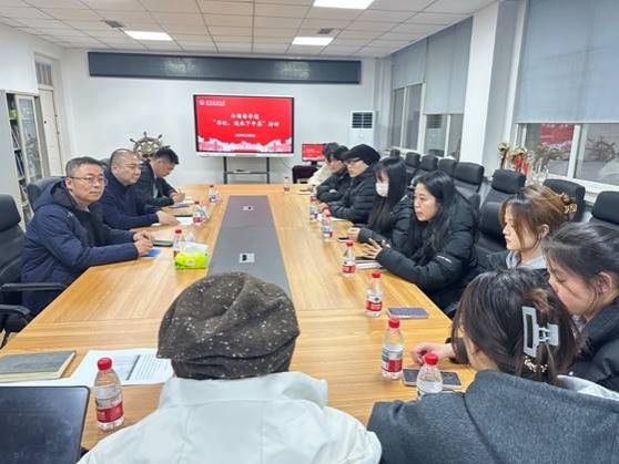 会议室里的人们AI 生成的内容可能不正确。